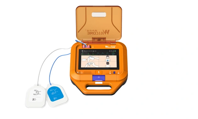 Com que frequência devo verificar e reabastecer os equipamentos de primeiros socorros?